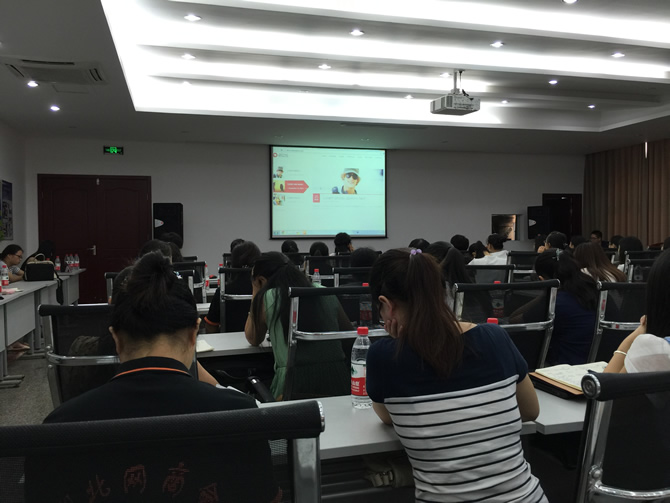 博悦佳轻质隔墙板外贸人员在培训现场
