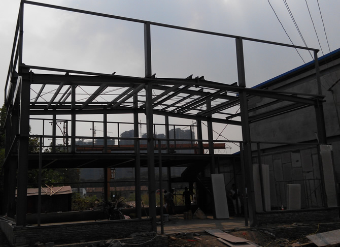 钢结构搭建的轻质墙板房屋框架